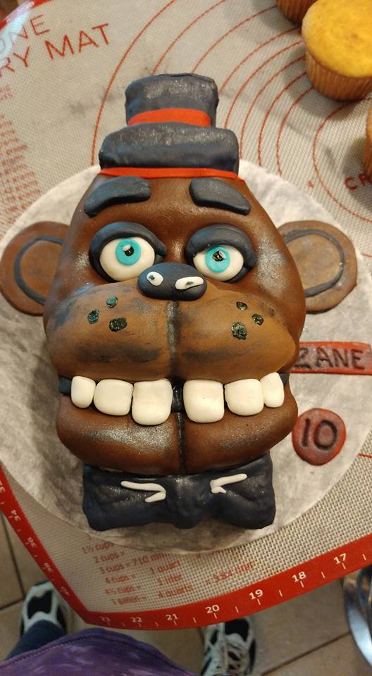 Freddy Fazbear cake